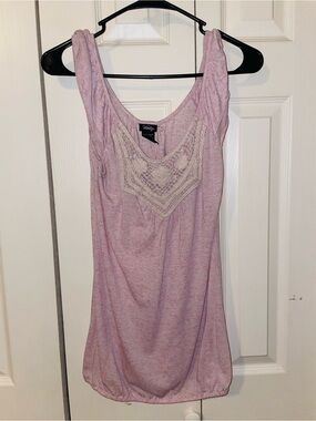 Vanity Light Lavender Crochet-Panel Scoop Tank